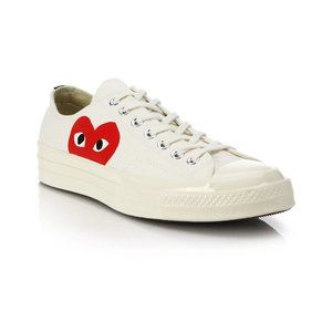 Comme des Garçons PLAY CdG PLAY x Converse Unisex Chuck Taylor All Star Peek-A-B